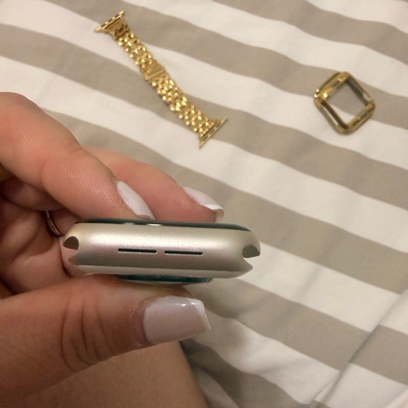 Apple Smartwatch with Gold Band - Picture 5 of 12